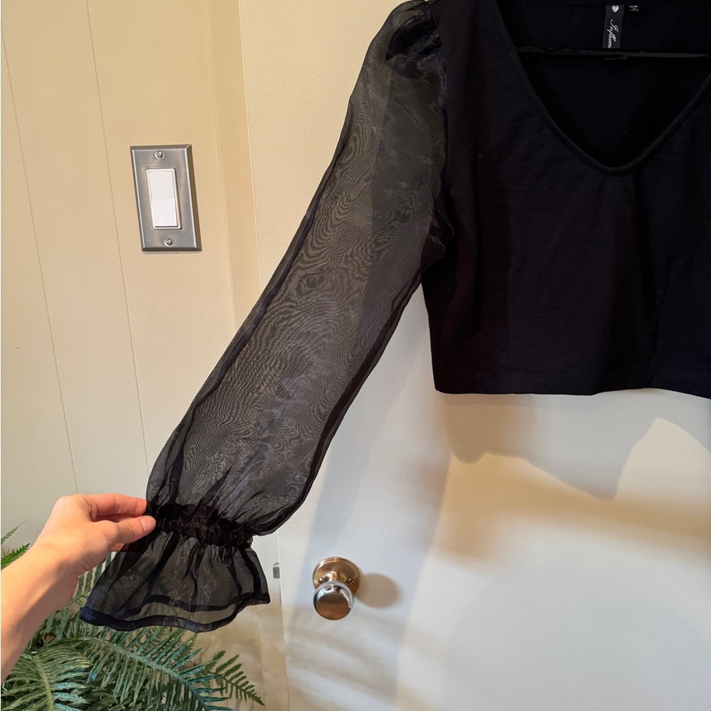 Cropped black v neck sheer sleeves blouse size small